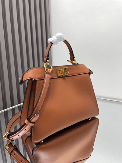 フェンディバッグ背面デザイン